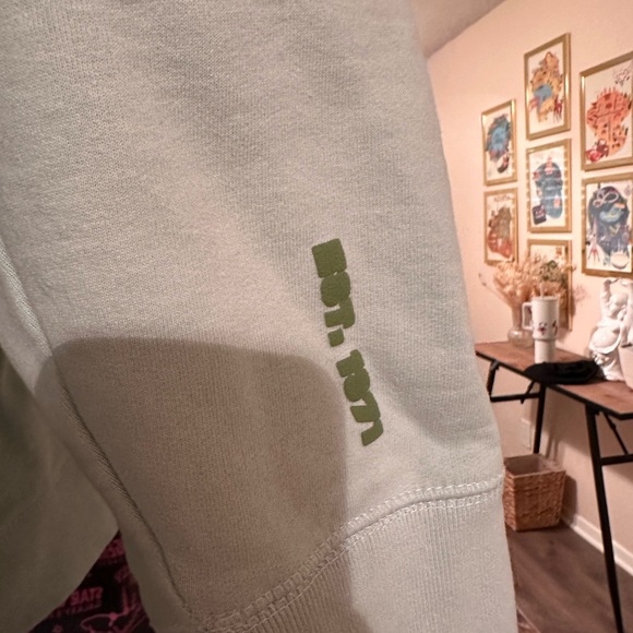 Adelaide’s Fort Main Street club zip up - Picture 4 of 4